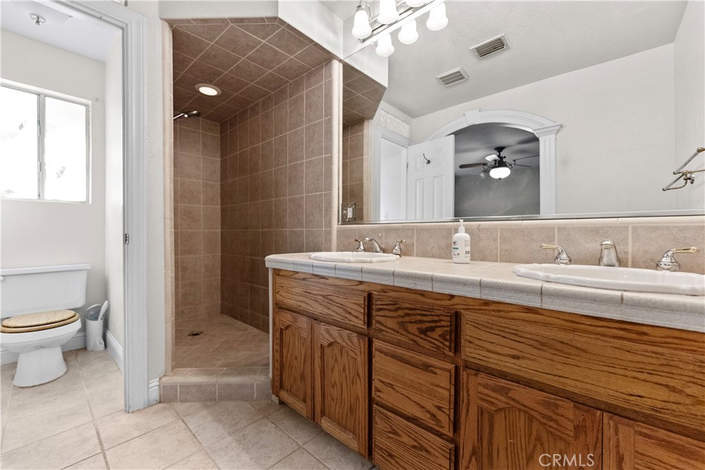 36740 Kensington Dr, Madera, CA 93636