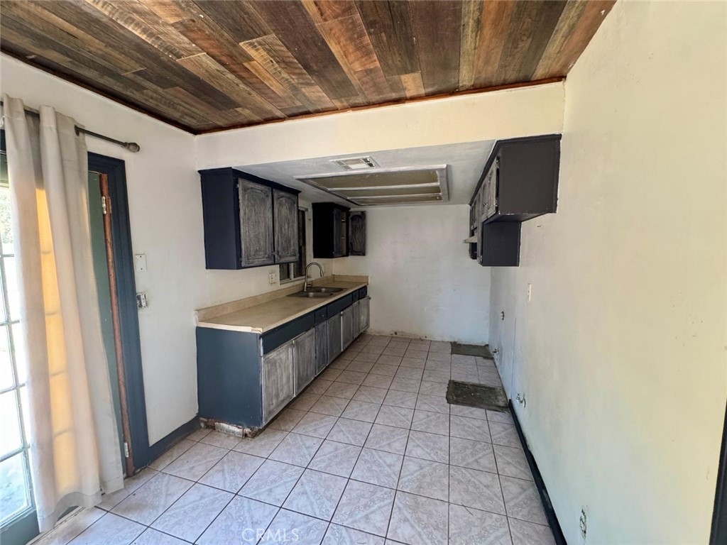 1620 N D, Madera, CA 93638