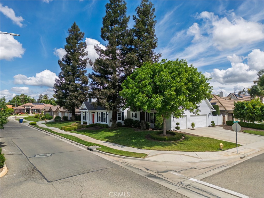 575 Woodlands, Madera, CA 93637