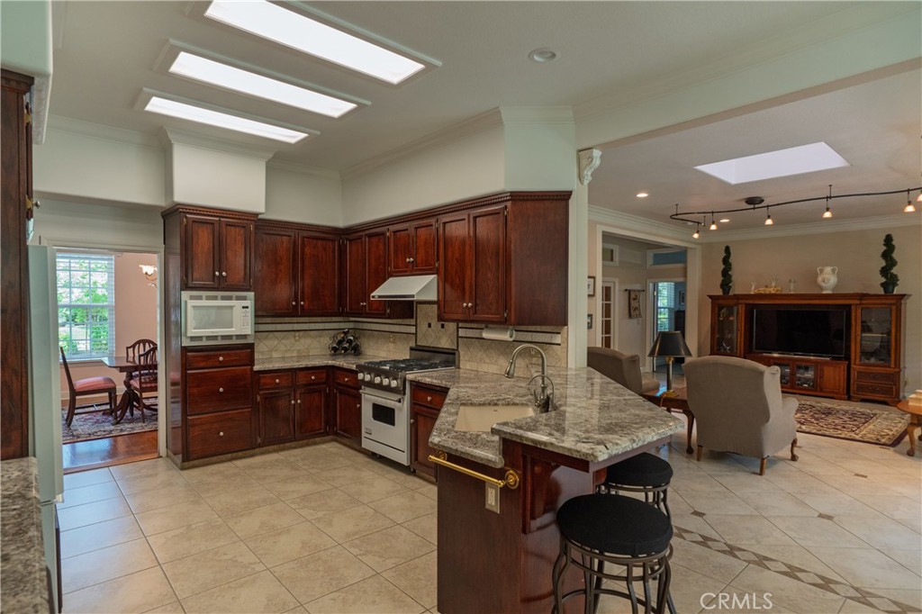 575 Woodlands, Madera, CA 93637