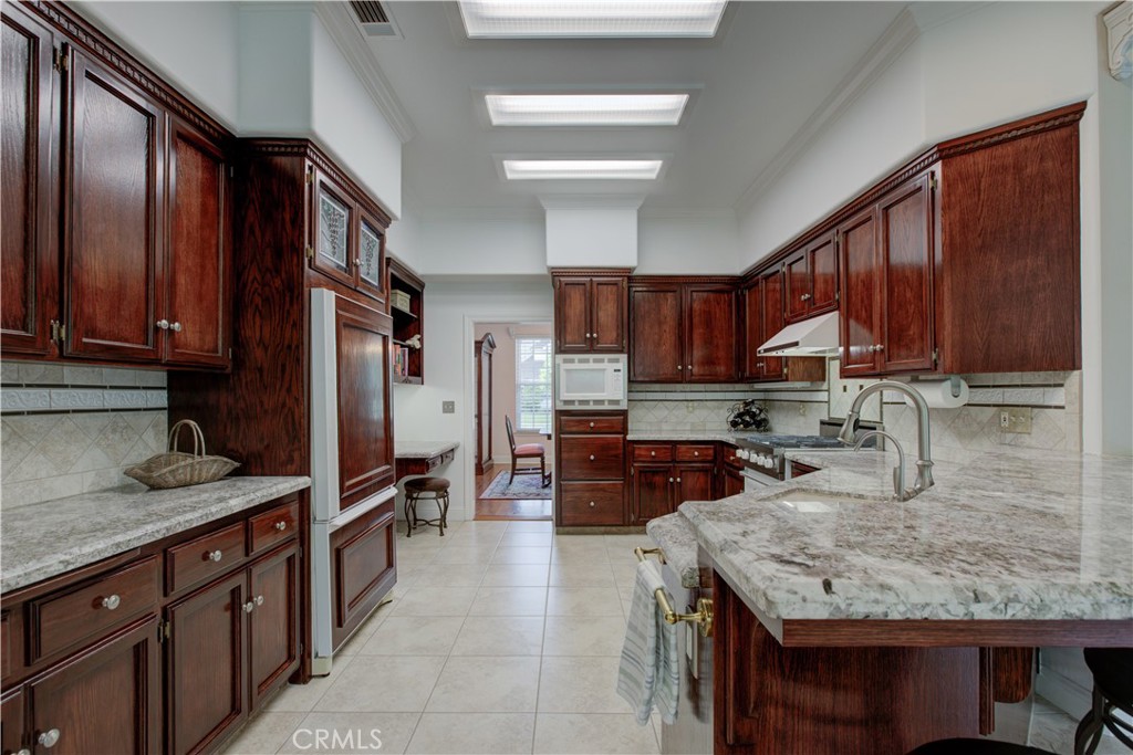 575 Woodlands, Madera, CA 93637