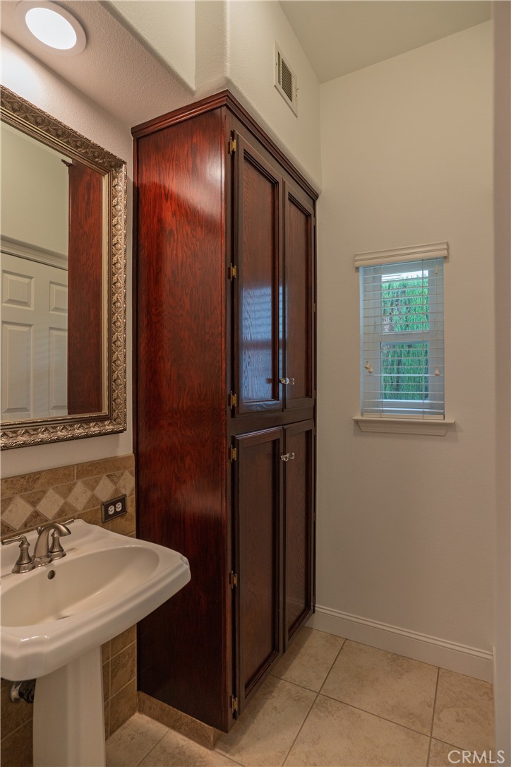 575 Woodlands, Madera, CA 93637