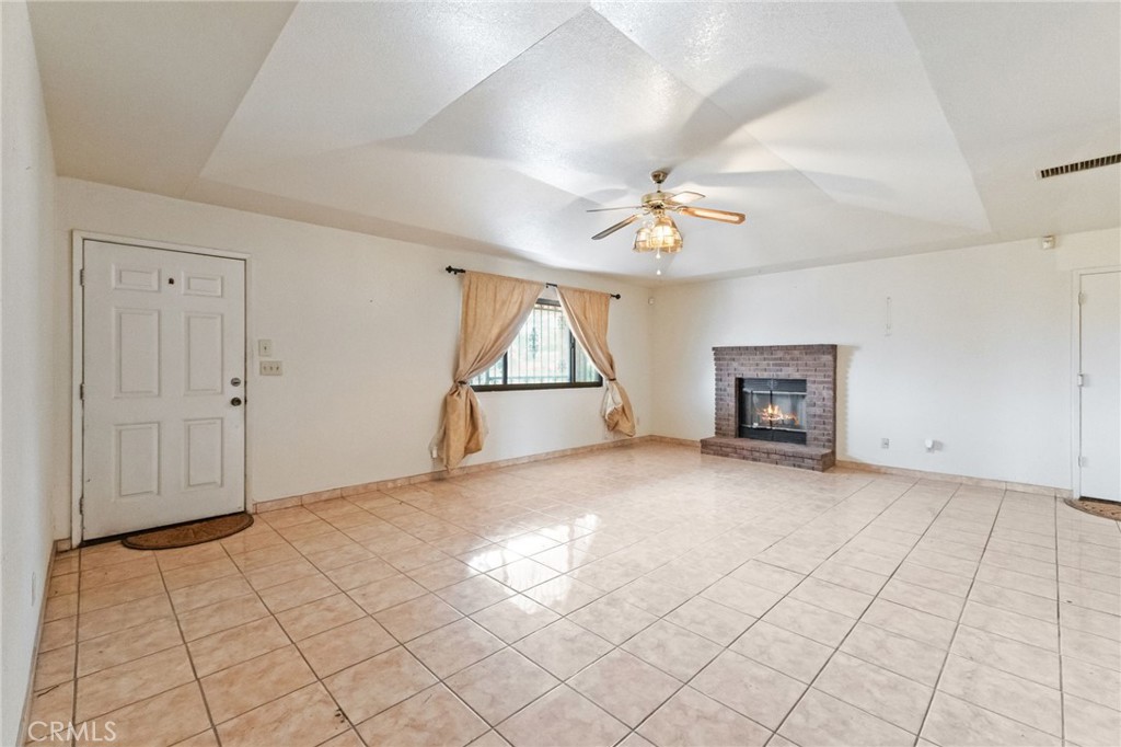 17214 Crescent Dr, Madera, CA 93638