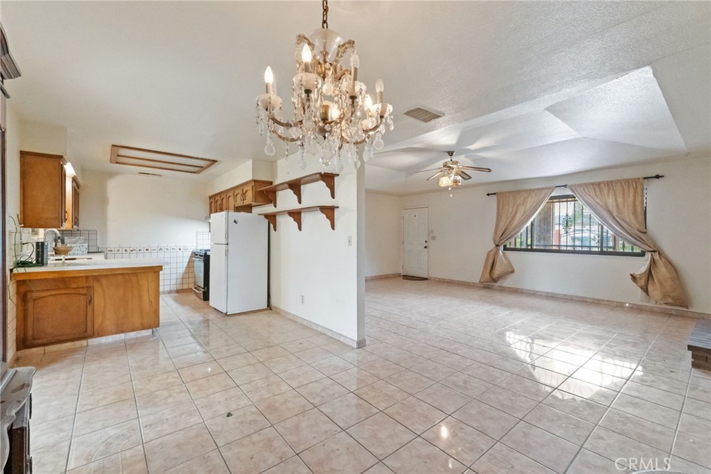 17214 Crescent Dr, Madera, CA 93638