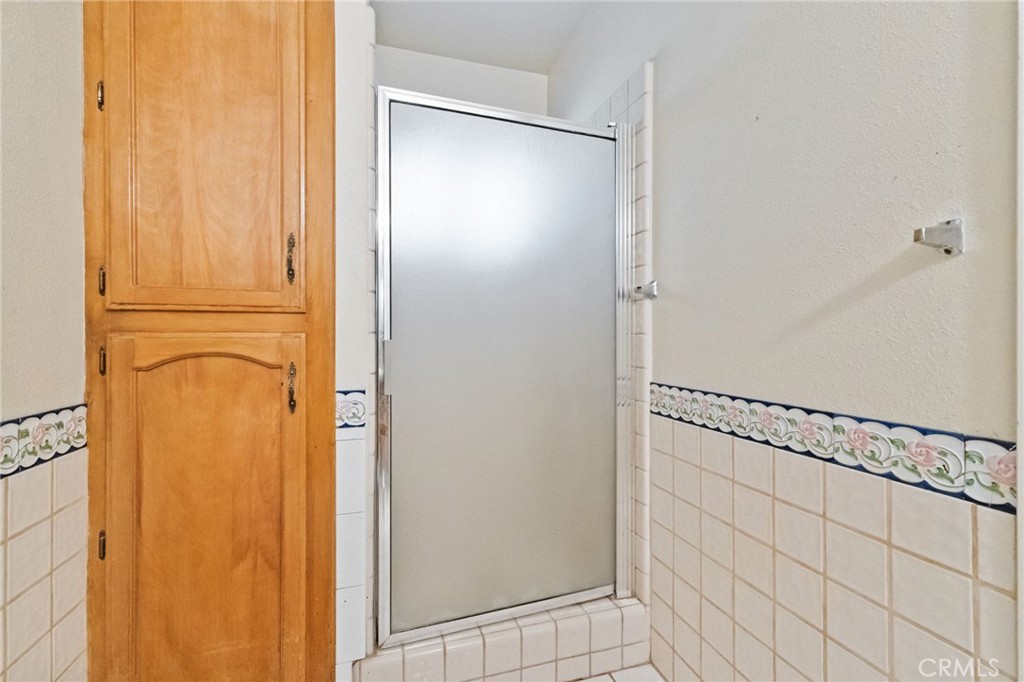 17214 Crescent Dr, Madera, CA 93638