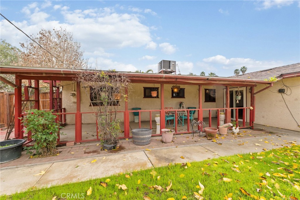 17214 Crescent Dr, Madera, CA 93638