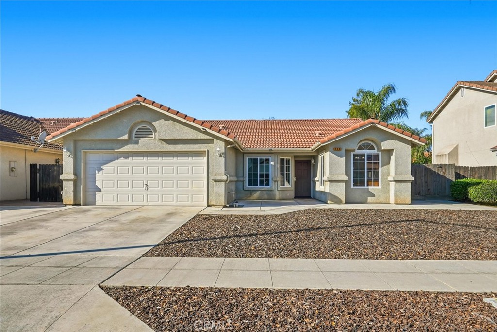 988 Monterey, Madera, CA 93637