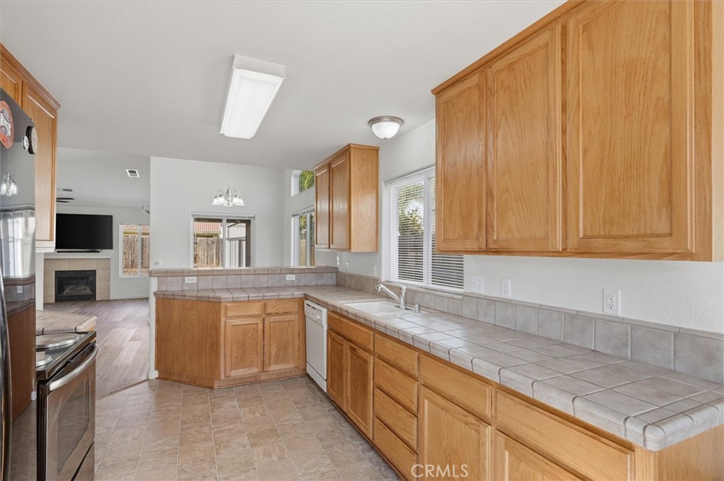 988 Monterey, Madera, CA 93637