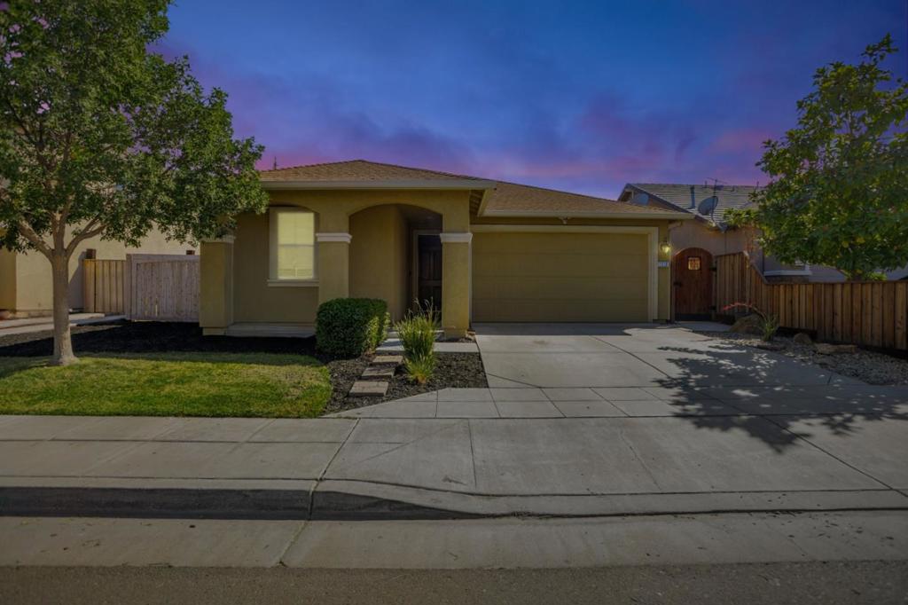 1338 Apple Ct, Madera, CA 93638