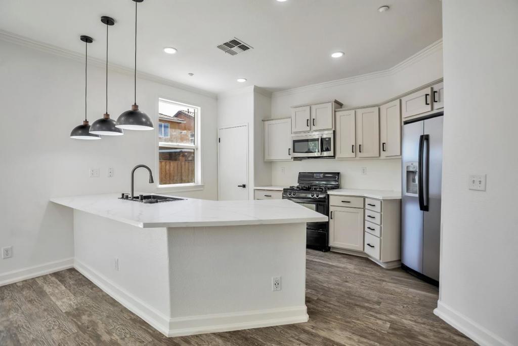 1338 Apple Ct, Madera, CA 93638