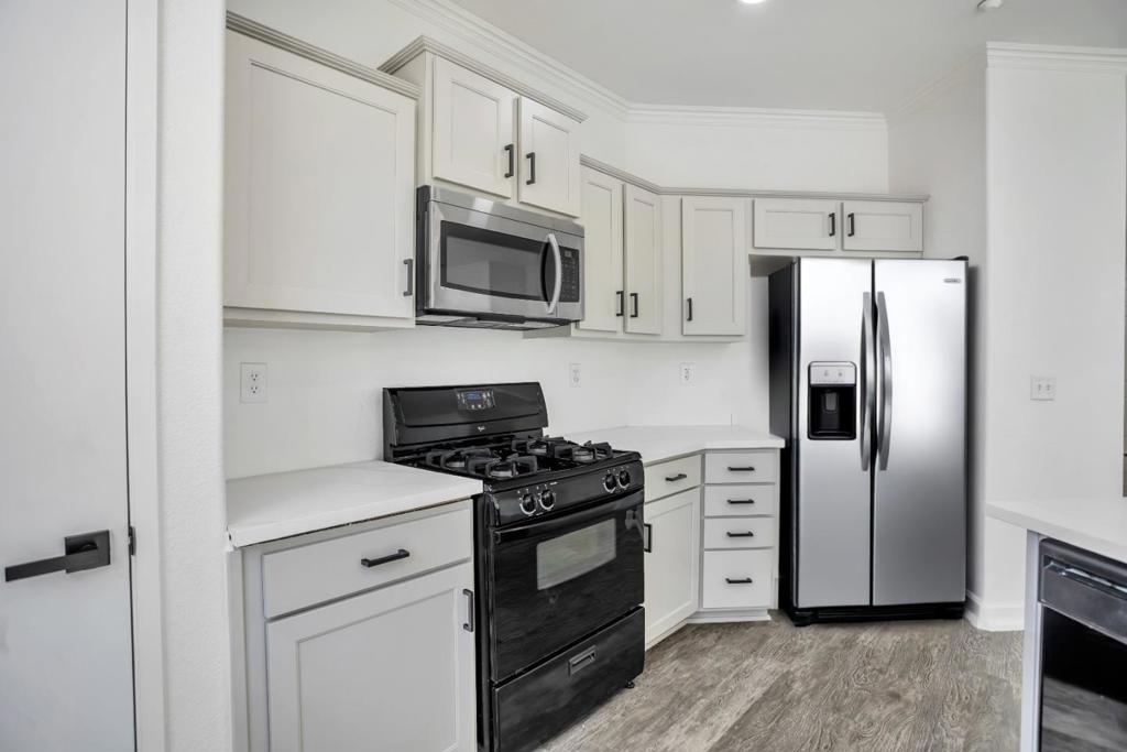 1338 Apple Ct, Madera, CA 93638