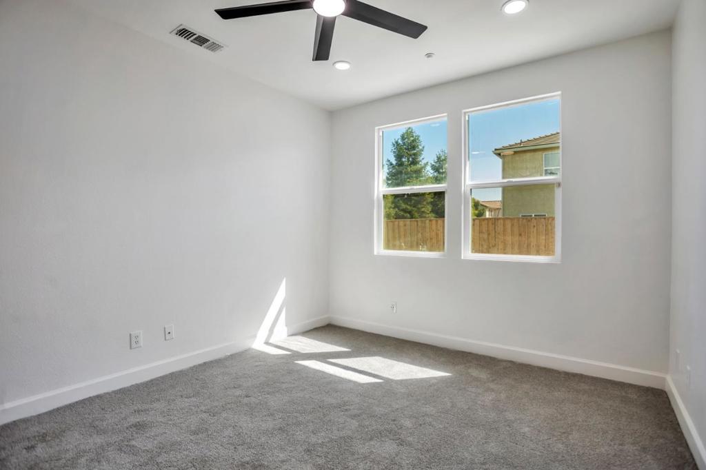 1338 Apple Ct, Madera, CA 93638