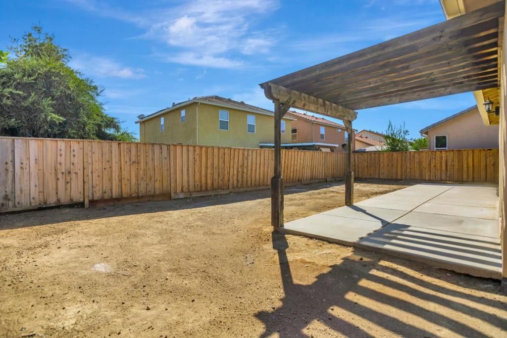 1338 Apple Ct, Madera, CA 93638