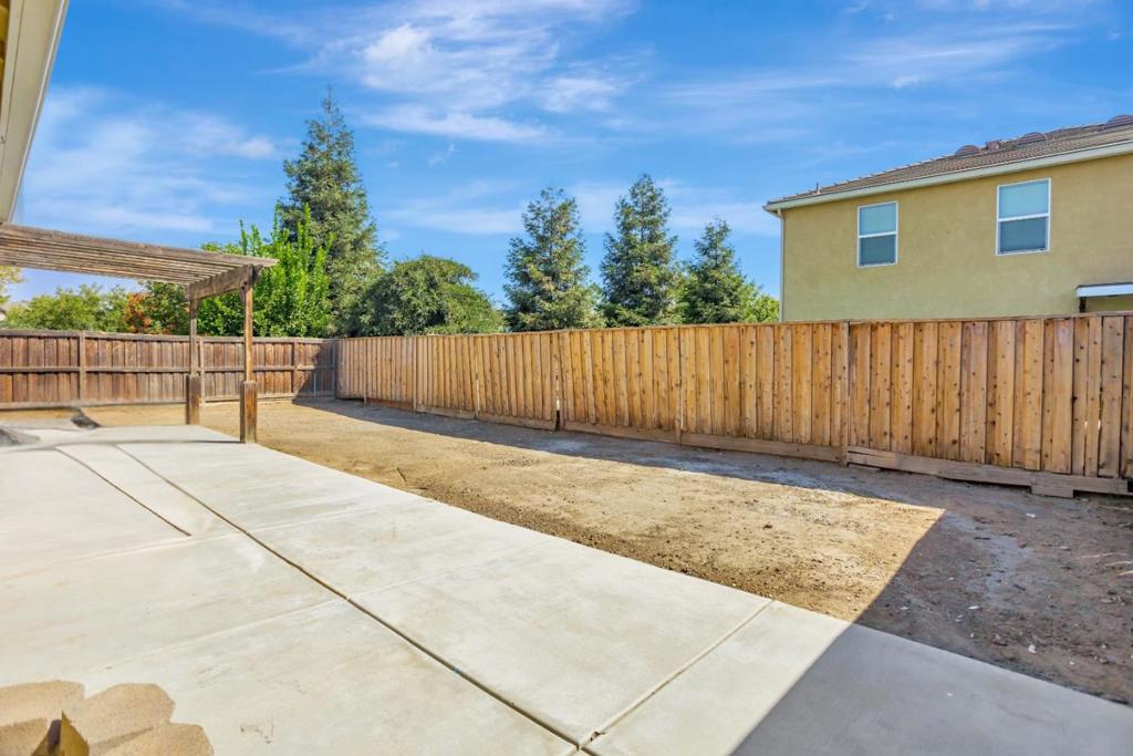 1338 Apple Ct, Madera, CA 93638