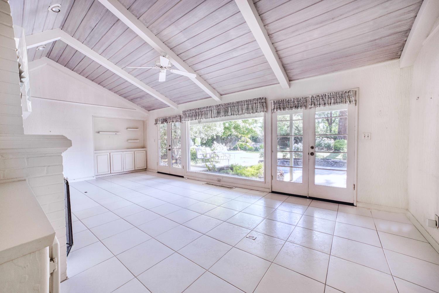 643 Park Ln, Madera, CA 93637
