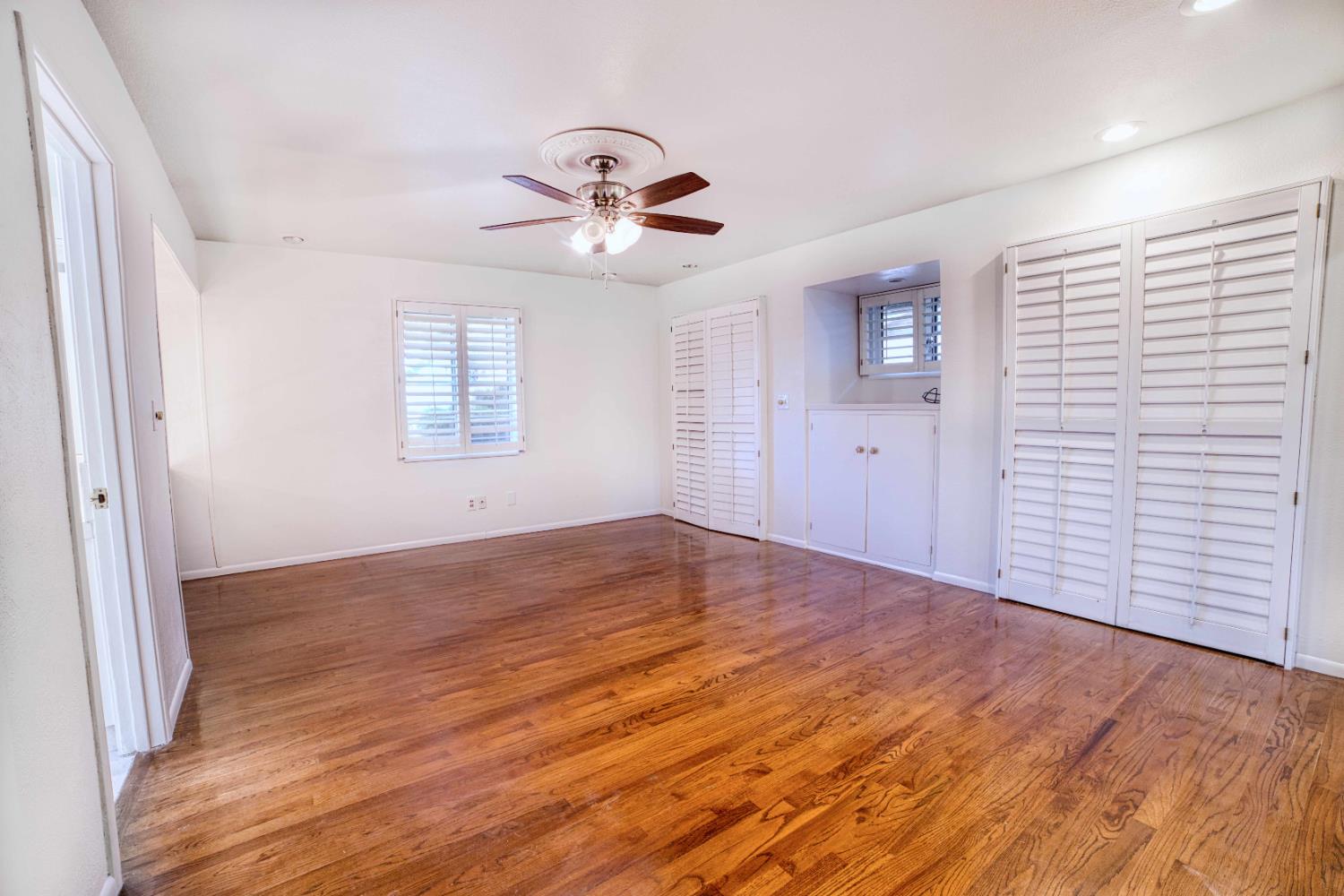 643 Park Ln, Madera, CA 93637