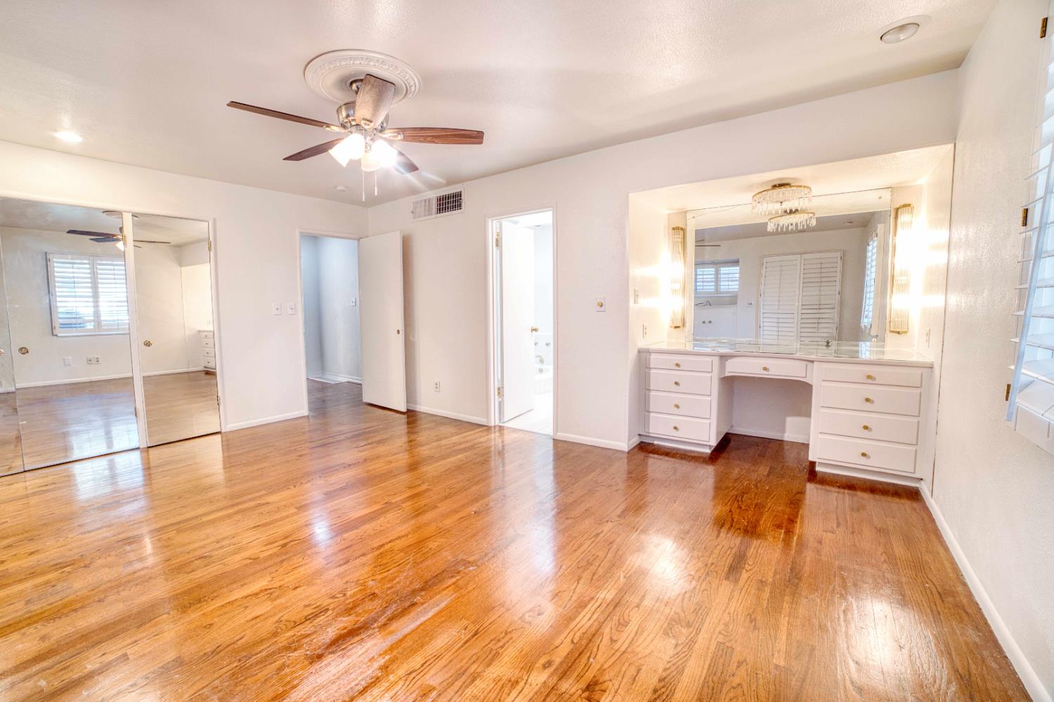 643 Park Ln, Madera, CA 93637