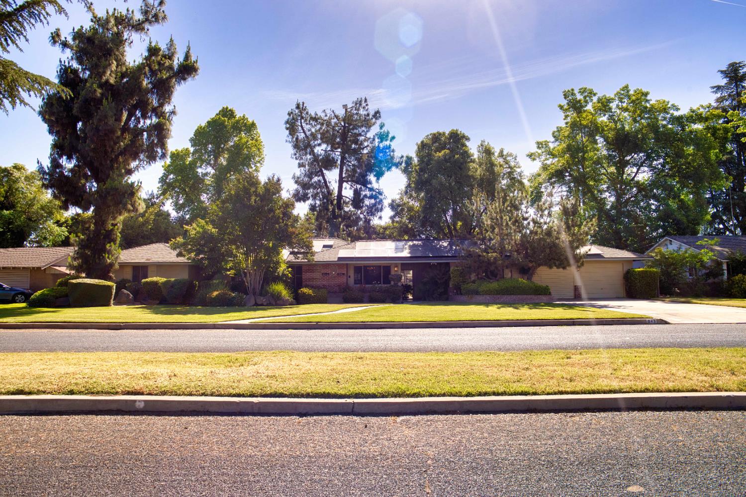 643 Park Ln, Madera, CA 93637