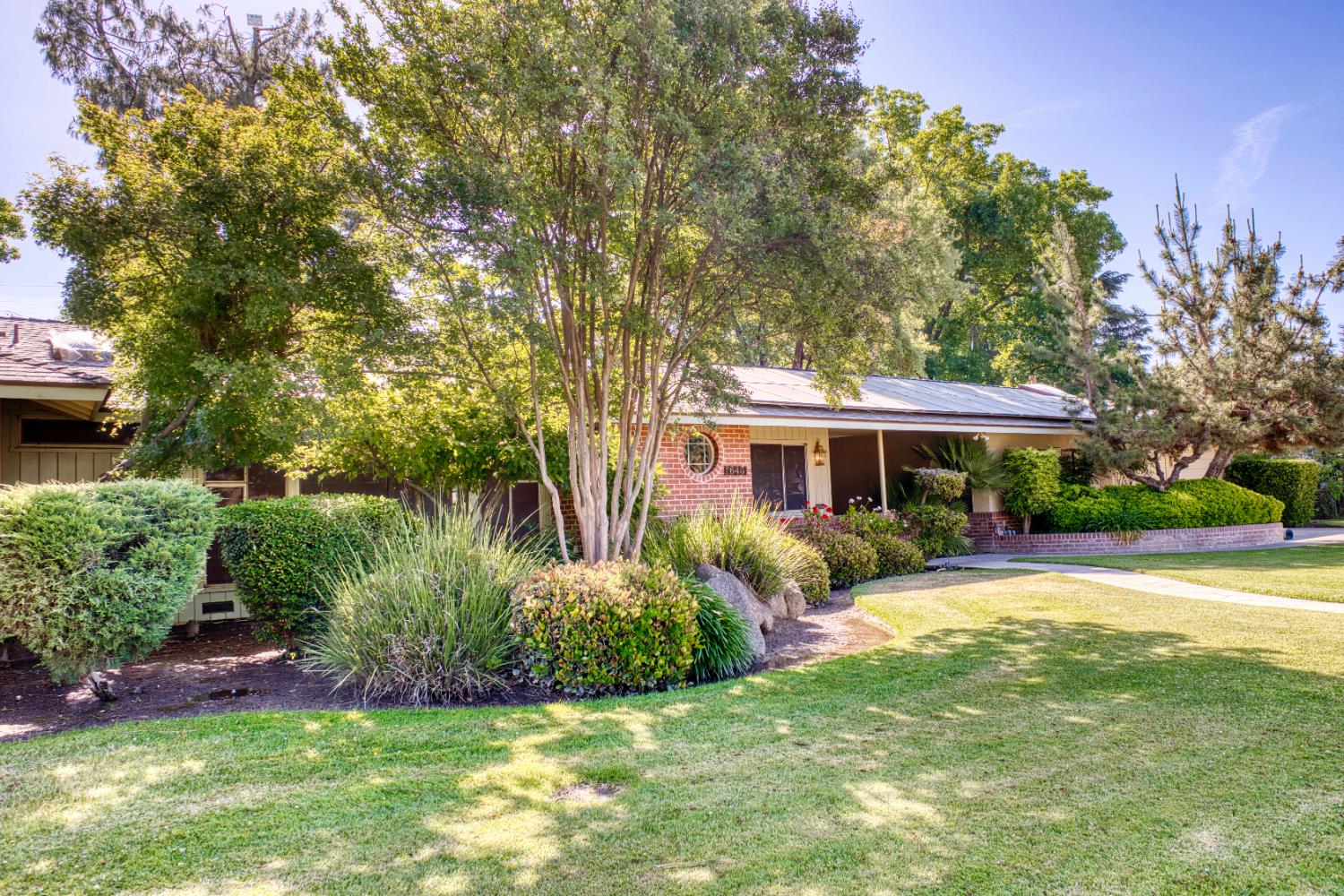 643 Park Ln, Madera, CA 93637