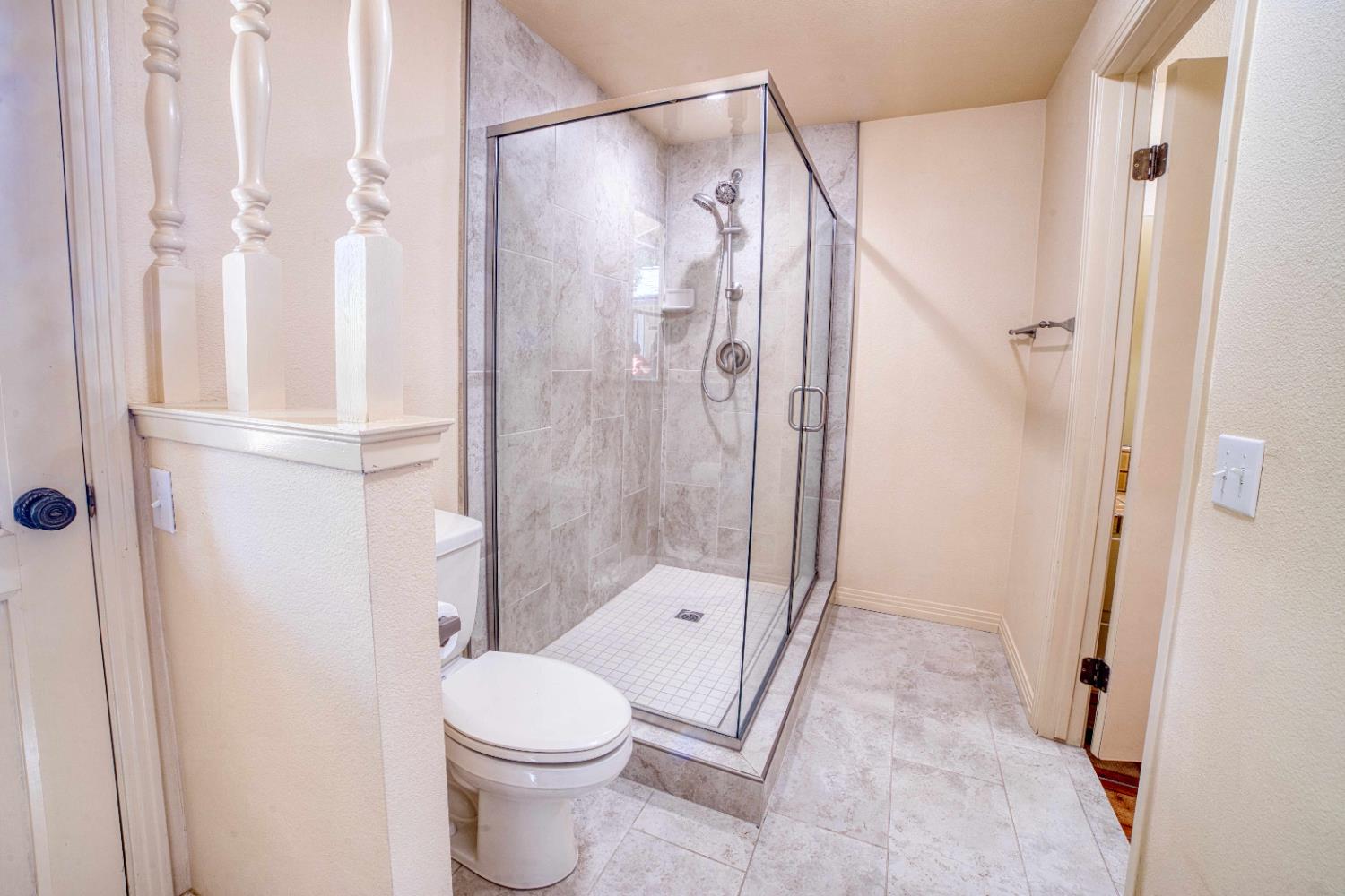 643 Park Ln, Madera, CA 93637