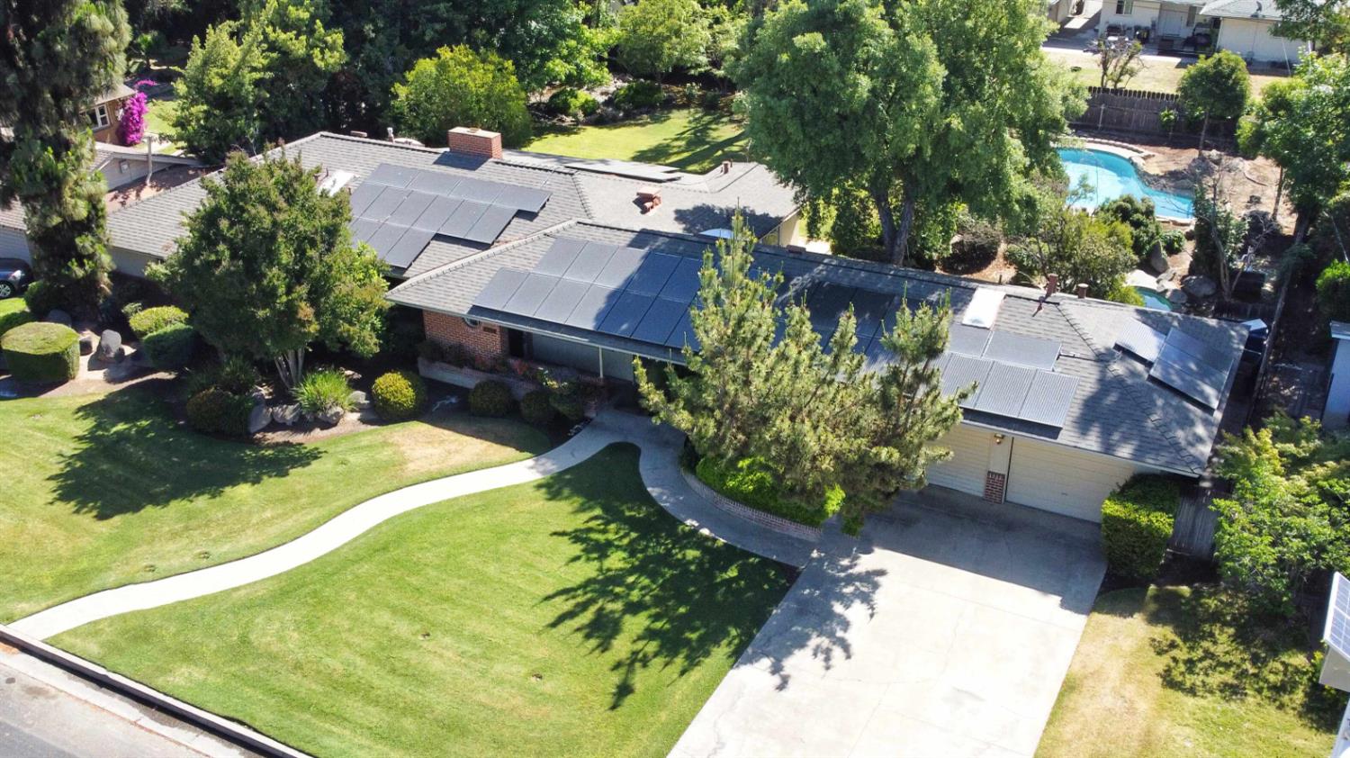 643 Park Ln, Madera, CA 93637