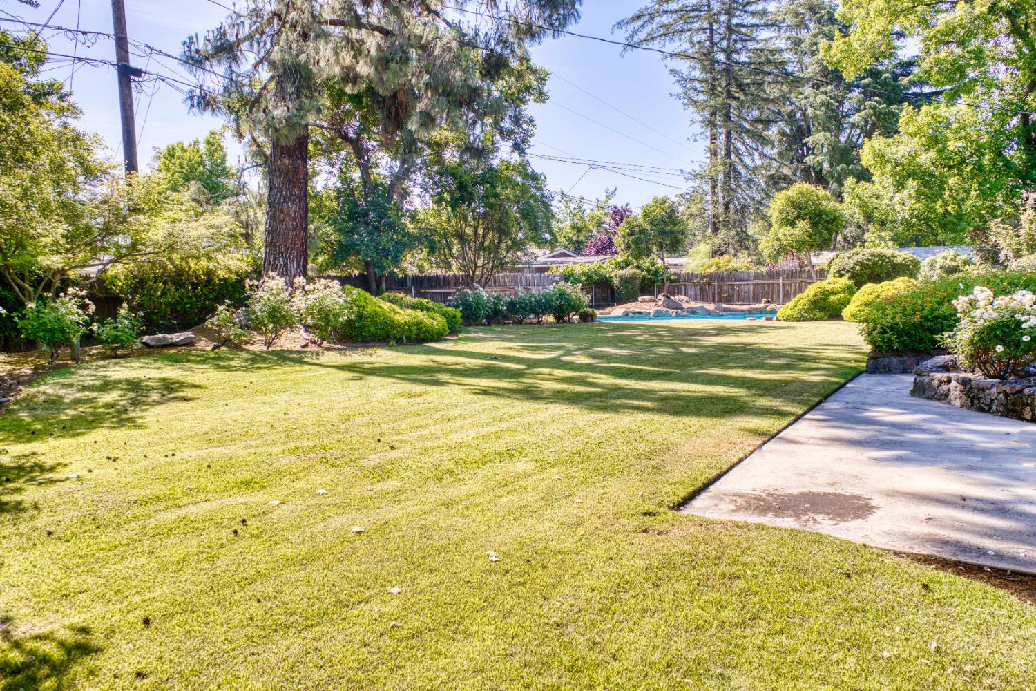 643 Park Ln, Madera, CA 93637