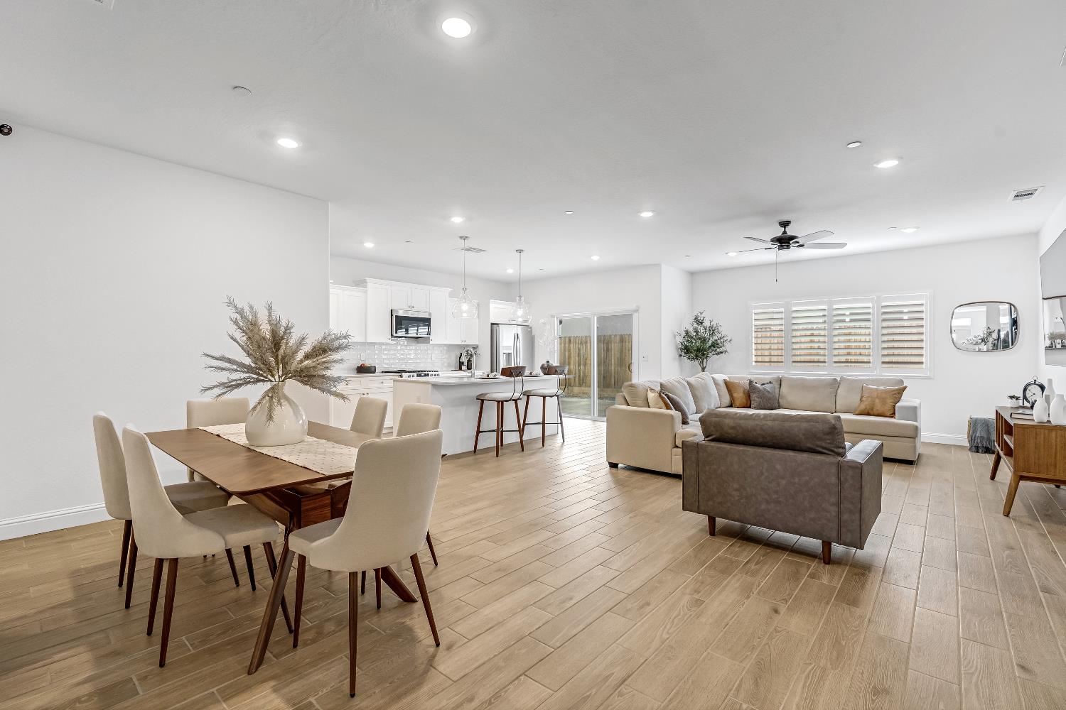 346 Sunset Dr S, Madera, CA 93636