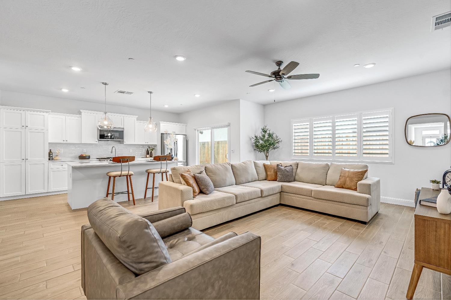 346 Sunset Dr S, Madera, CA 93636