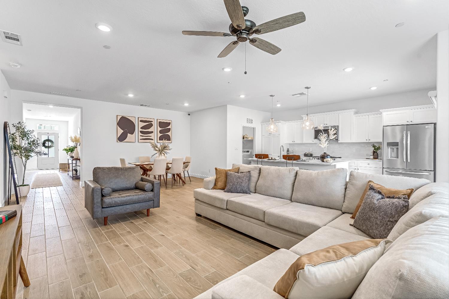 346 Sunset Dr S, Madera, CA 93636