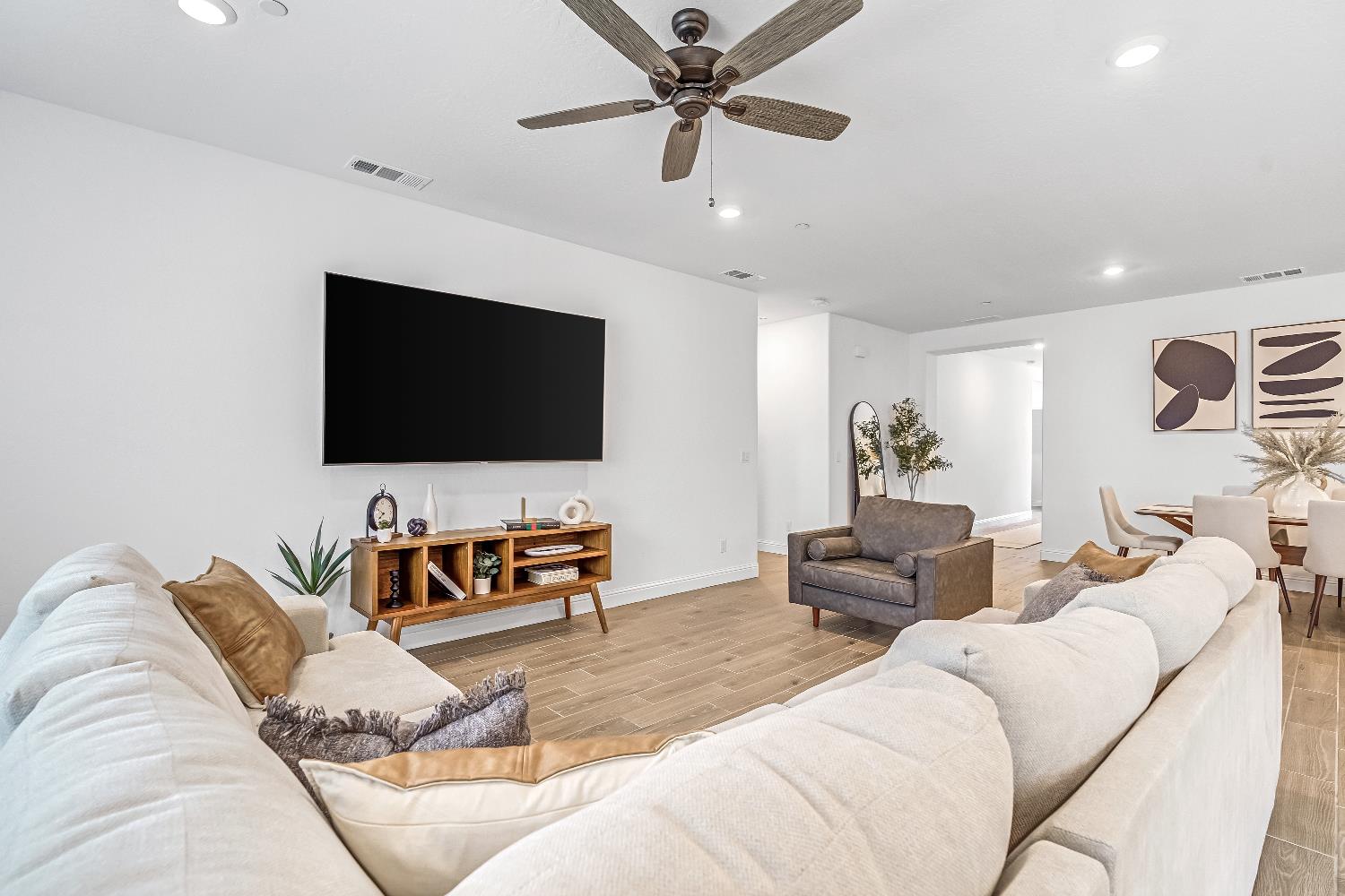 346 Sunset Dr S, Madera, CA 93636