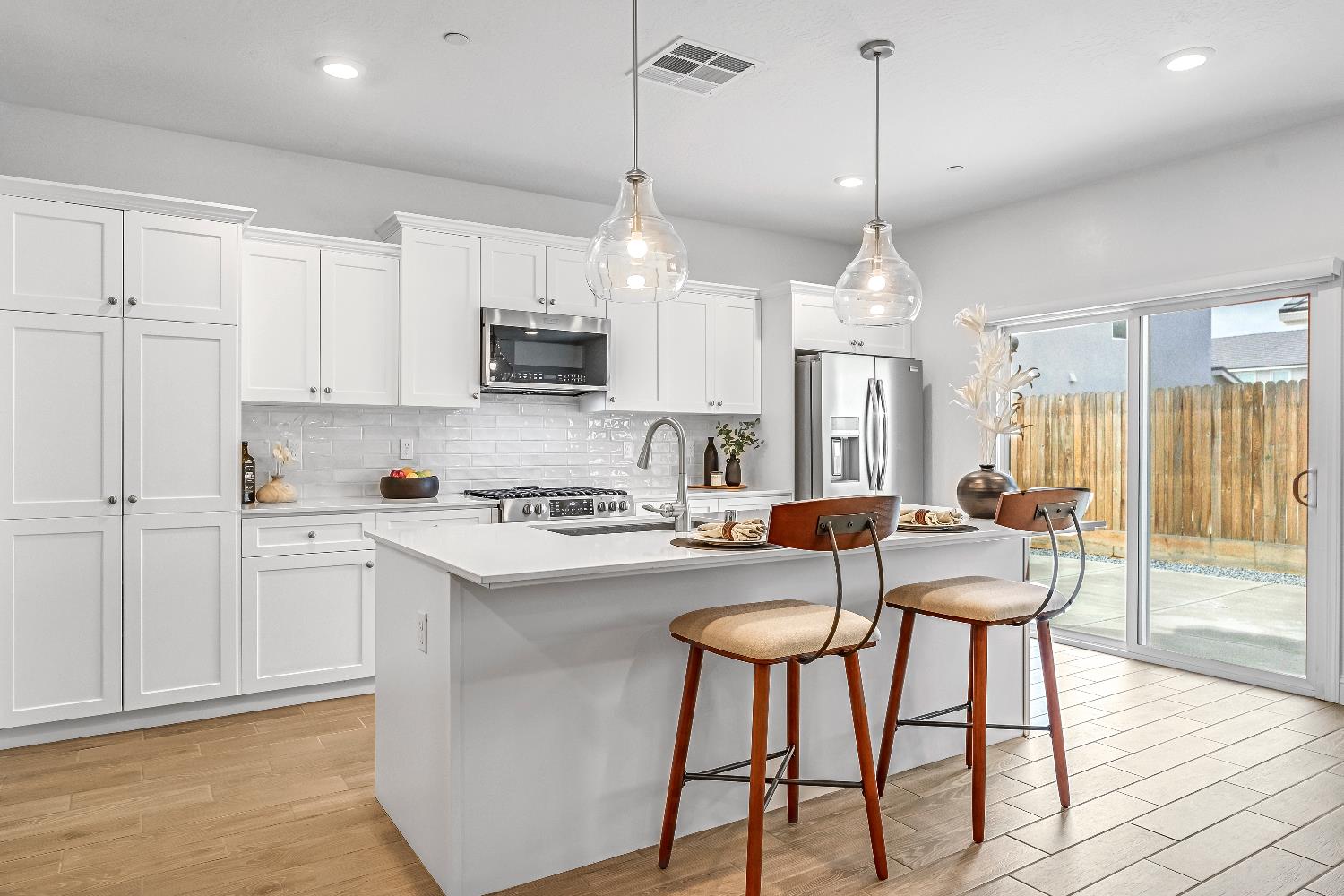 346 Sunset Dr S, Madera, CA 93636