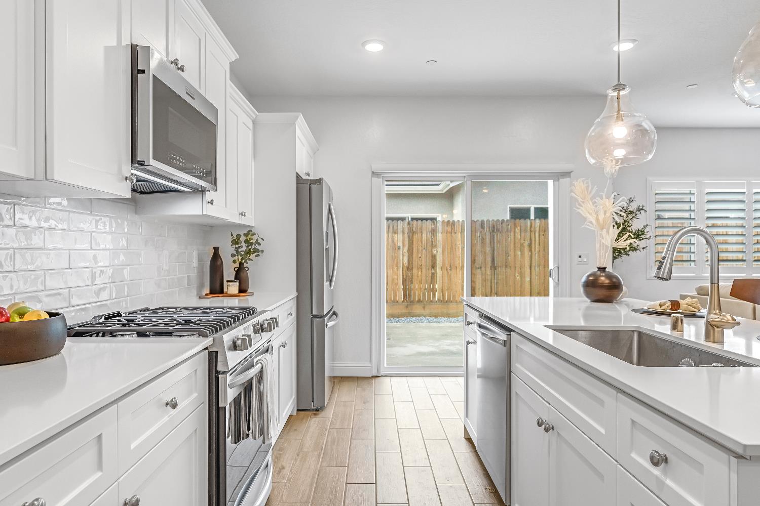 346 Sunset Dr S, Madera, CA 93636