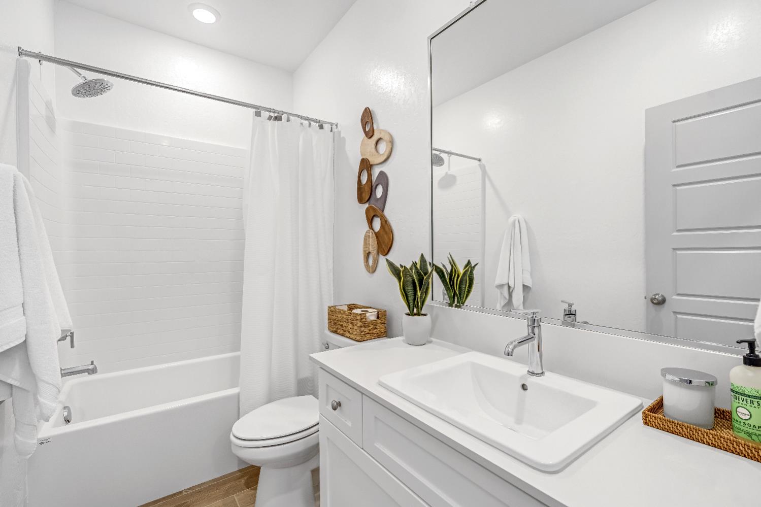 346 Sunset Dr S, Madera, CA 93636