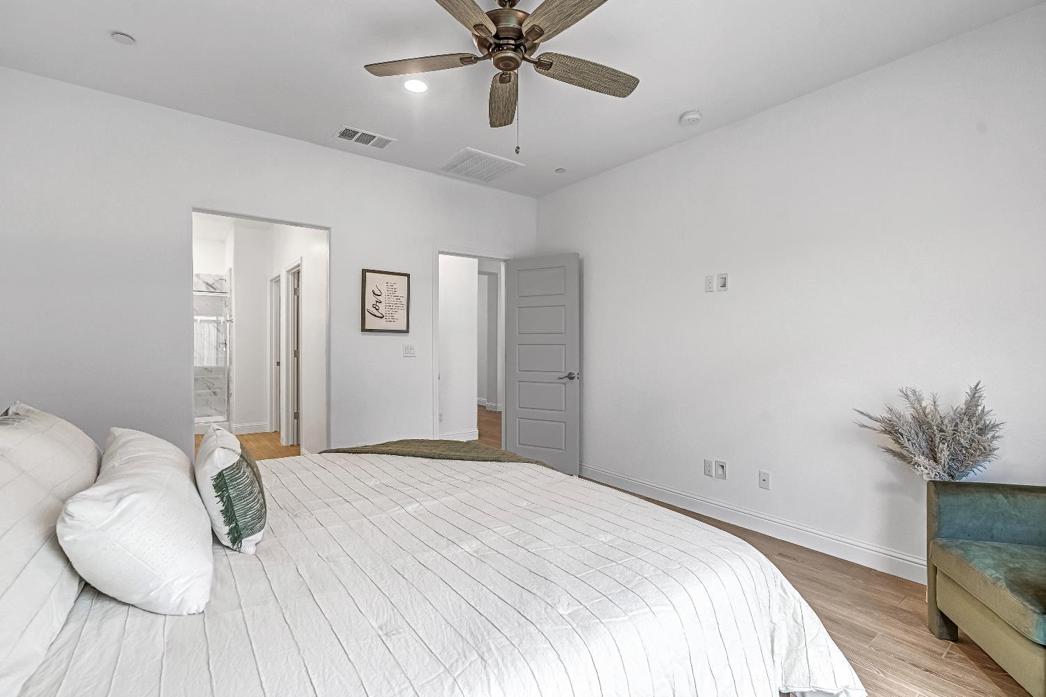 346 Sunset Dr S, Madera, CA 93636
