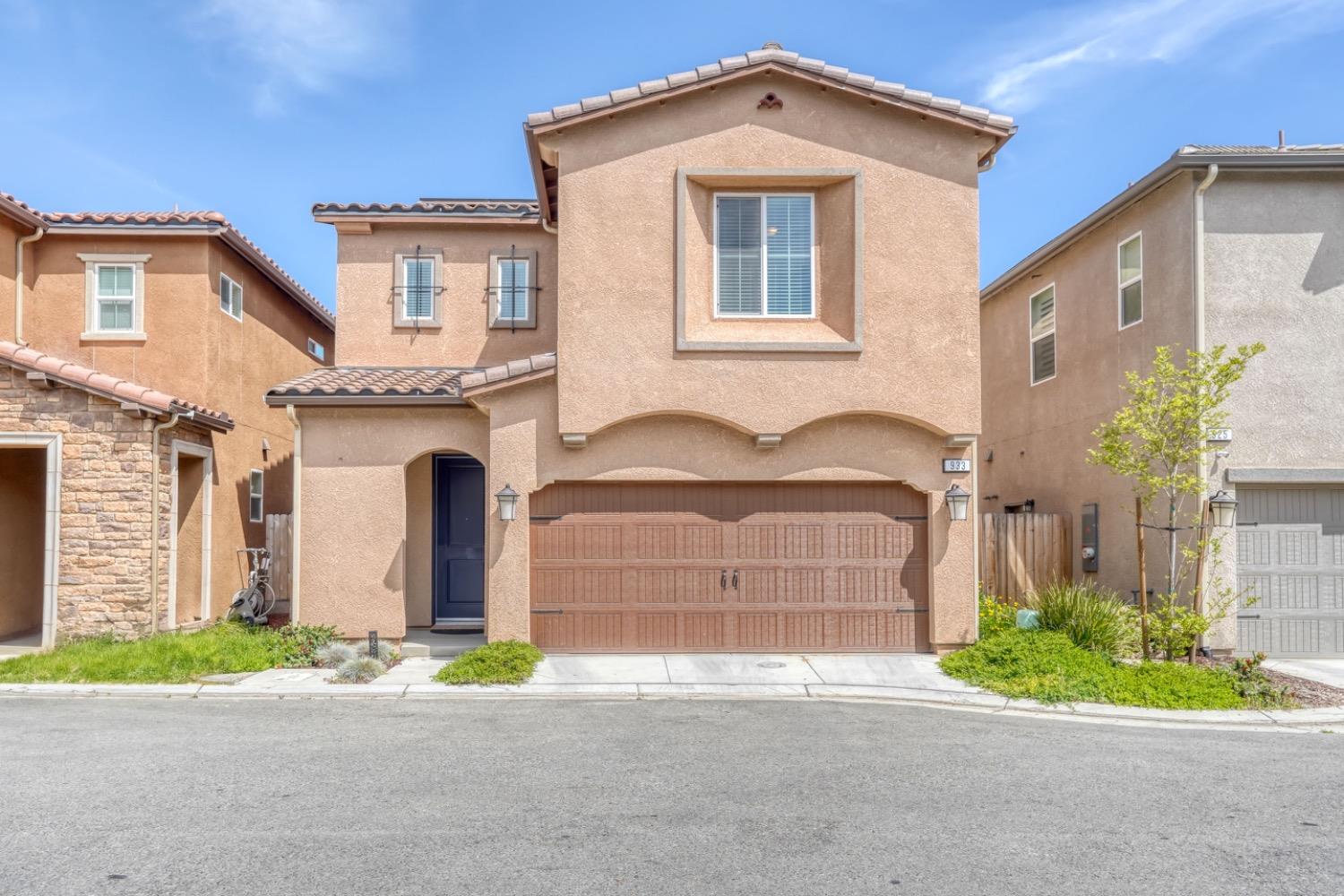 933 Winchell Way W, Madera, CA 93636