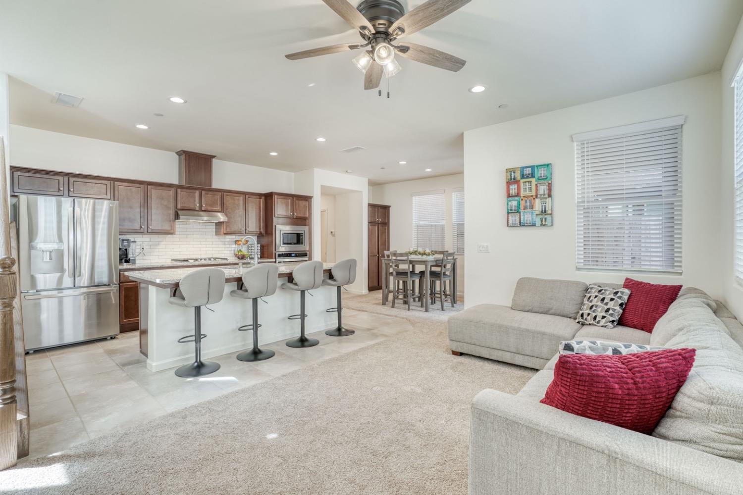 933 Winchell Way W, Madera, CA 93636