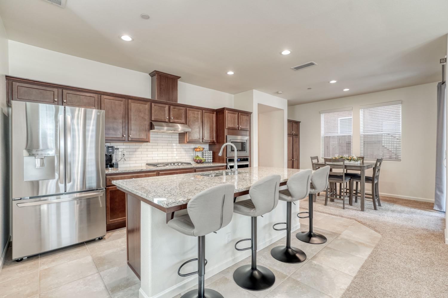 933 Winchell Way W, Madera, CA 93636