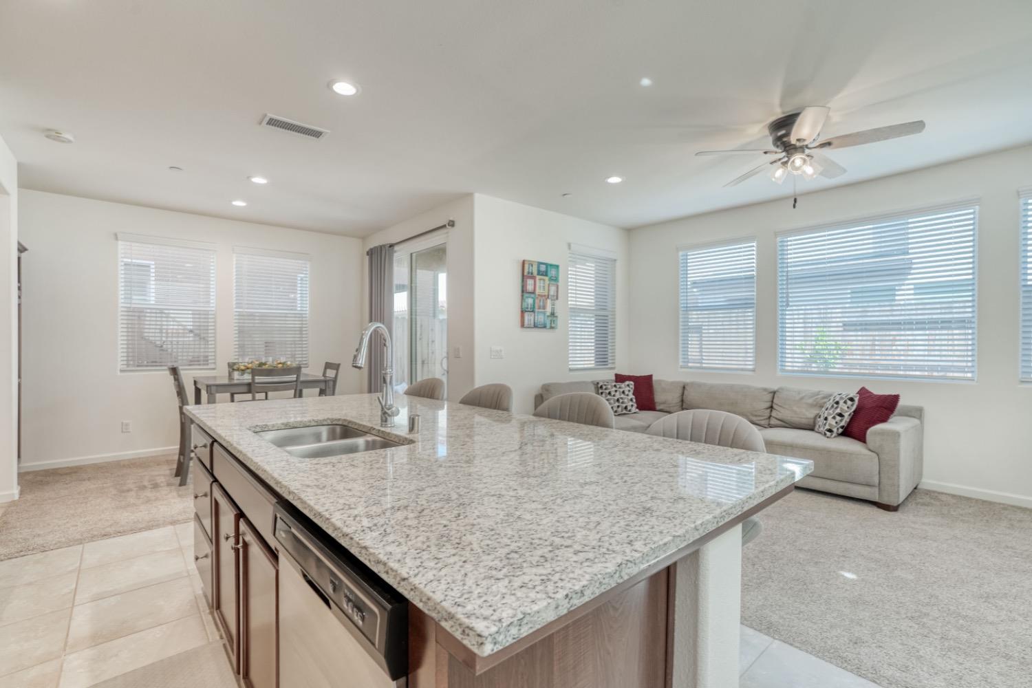 933 Winchell Way W, Madera, CA 93636