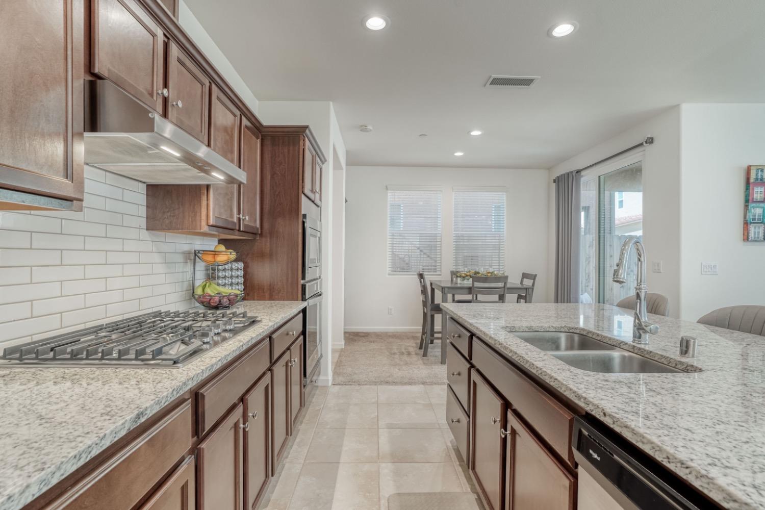 933 Winchell Way W, Madera, CA 93636