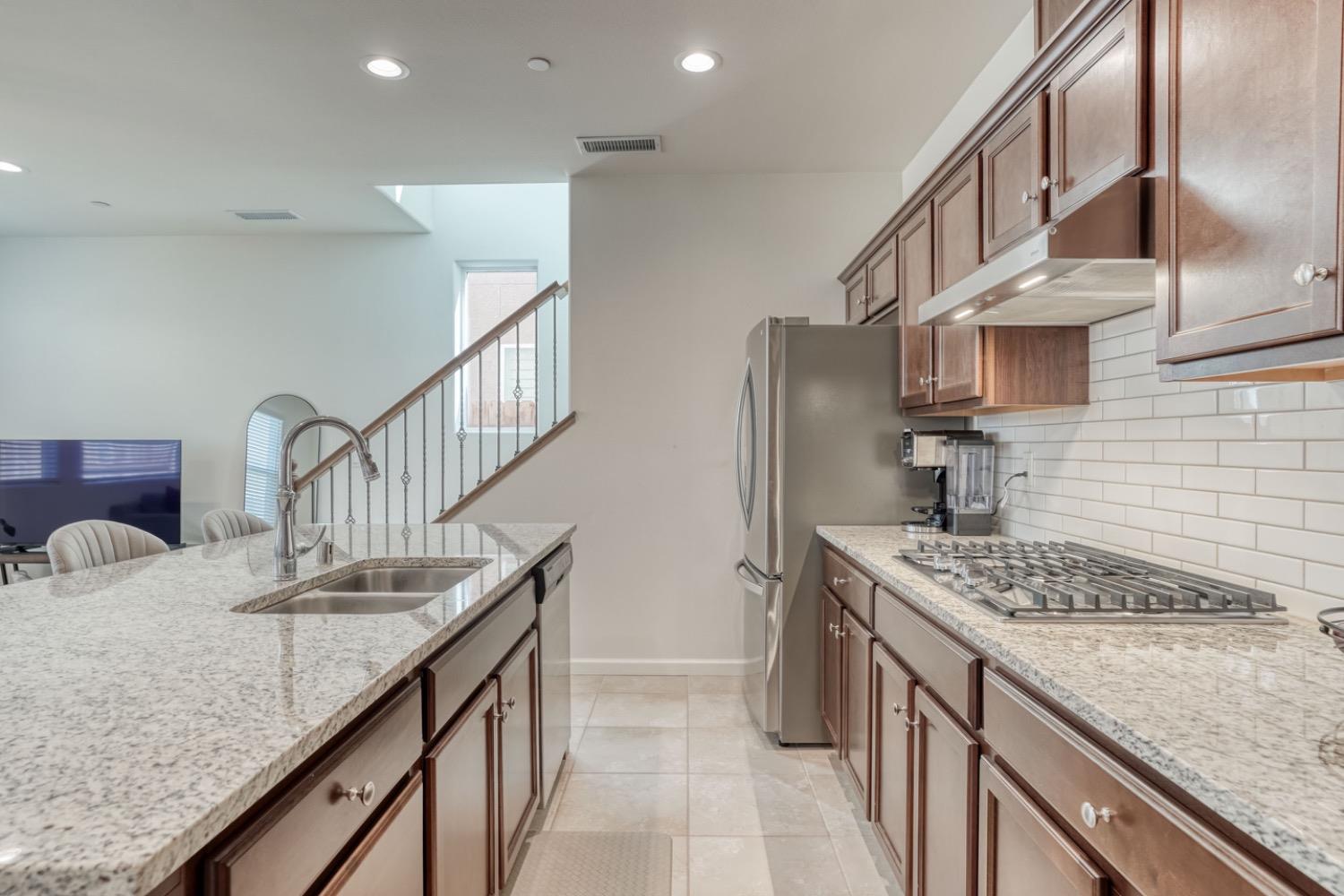 933 Winchell Way W, Madera, CA 93636