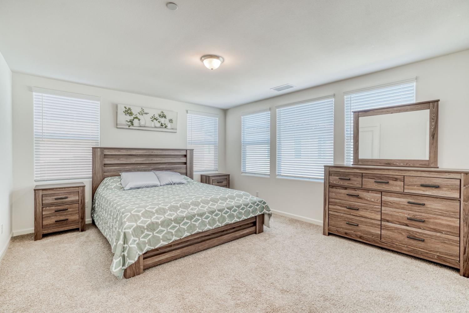 933 Winchell Way W, Madera, CA 93636