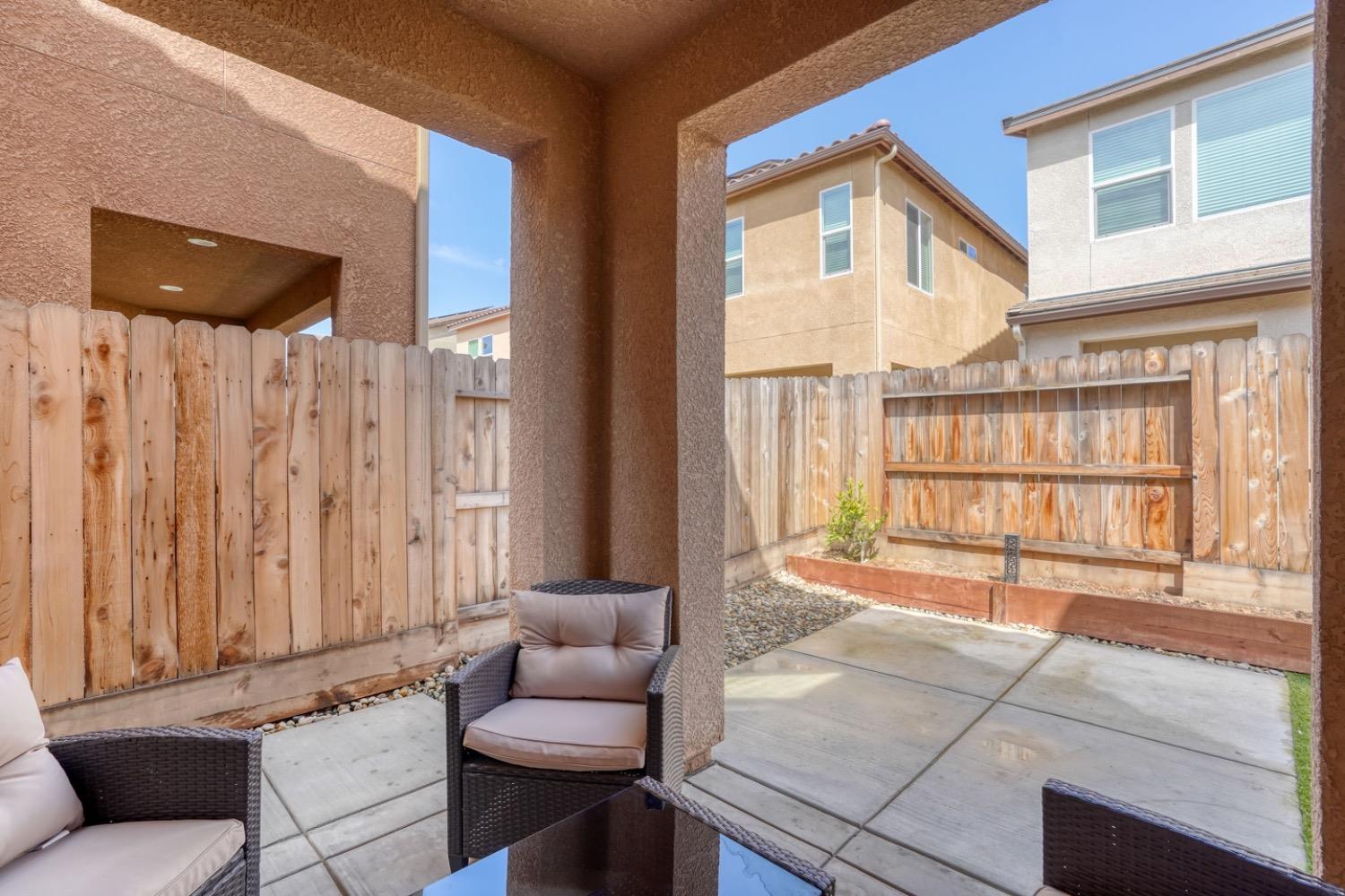 933 Winchell Way W, Madera, CA 93636