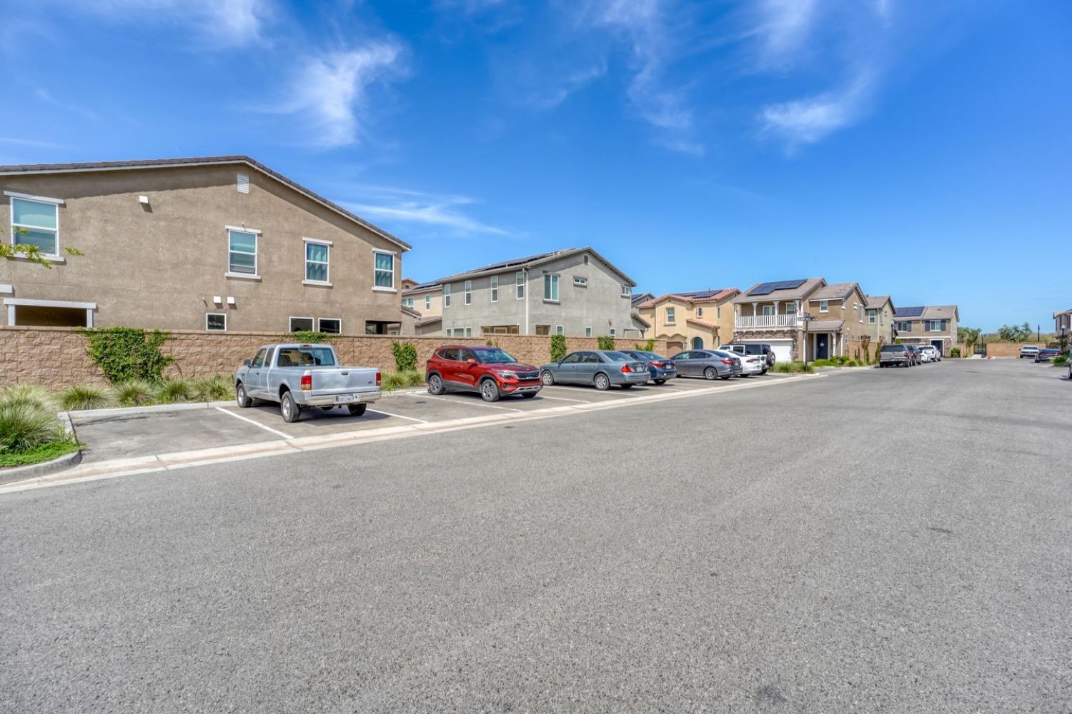 933 Winchell Way W, Madera, CA 93636