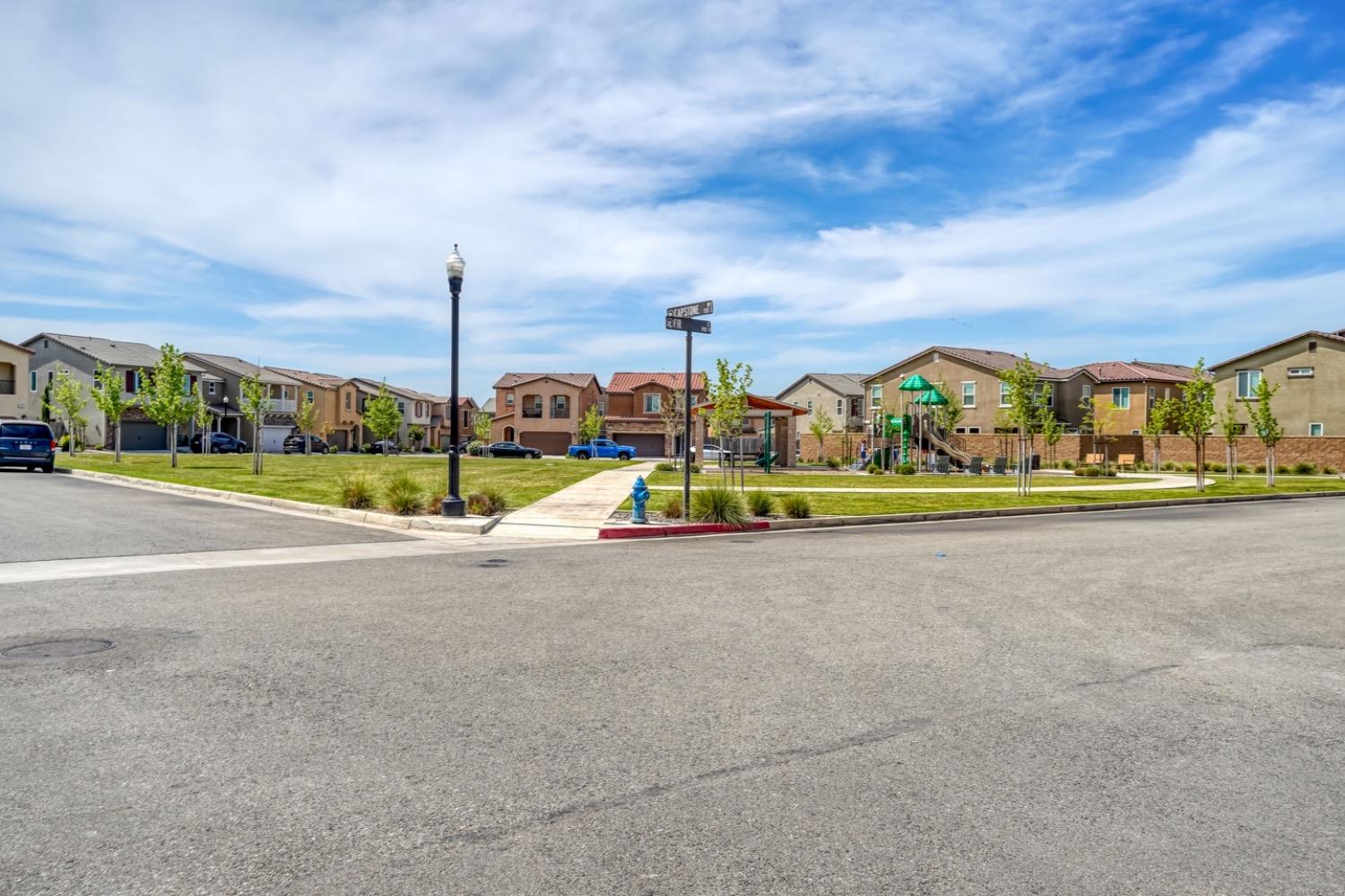 933 Winchell Way W, Madera, CA 93636