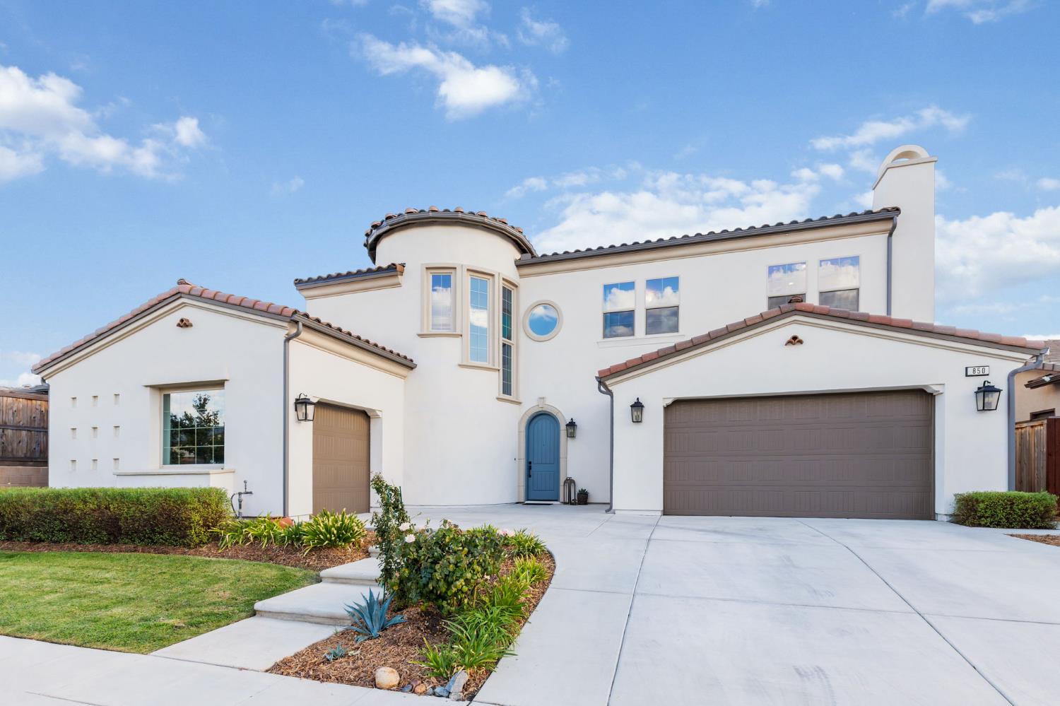 850 Overstone Ave, Madera, CA 93636