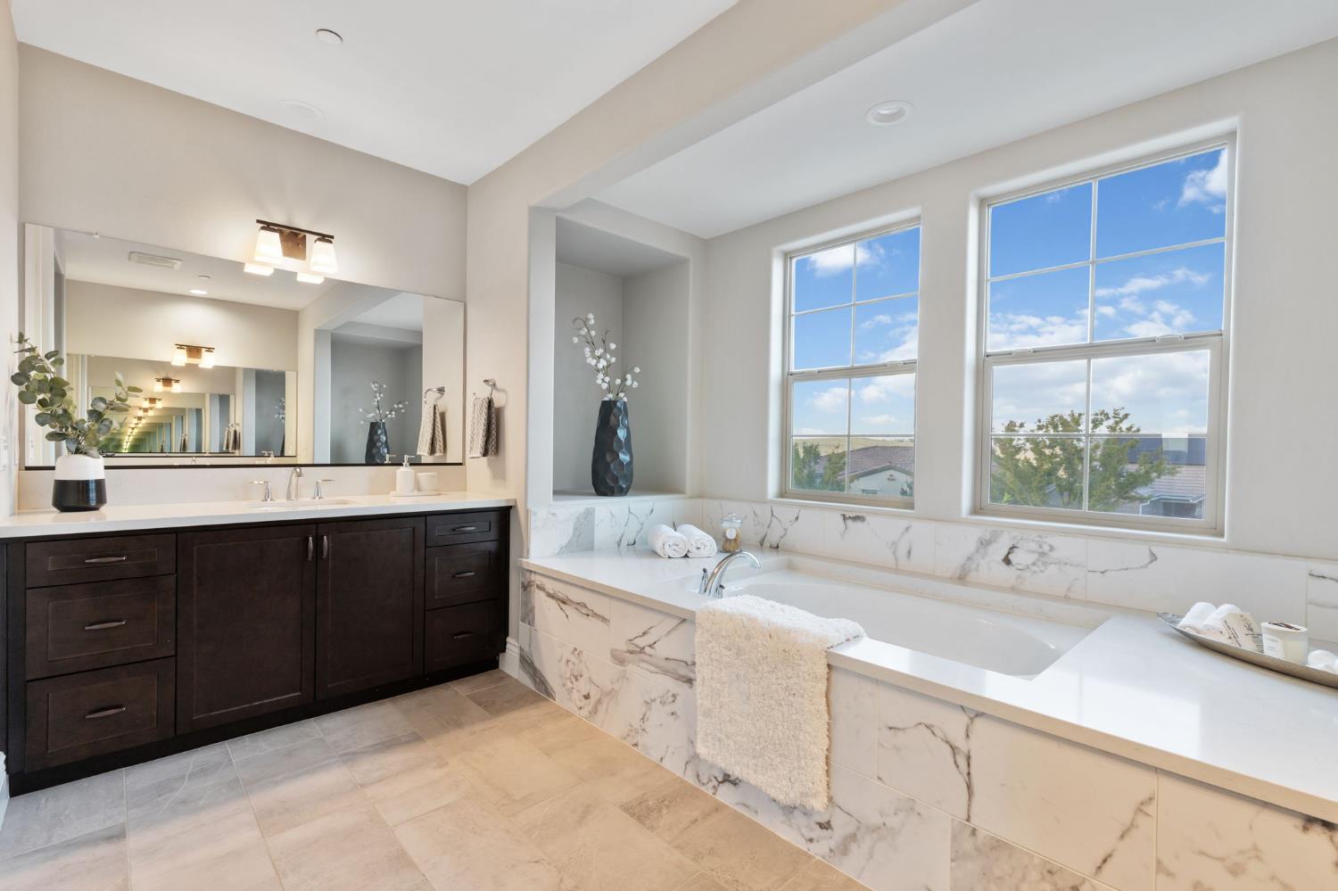 850 Overstone Ave, Madera, CA 93636