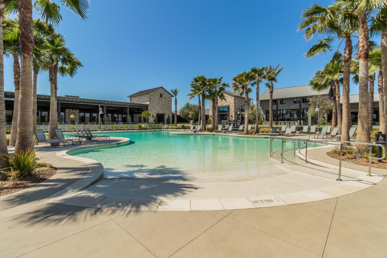 850 Overstone Ave, Madera, CA 93636
