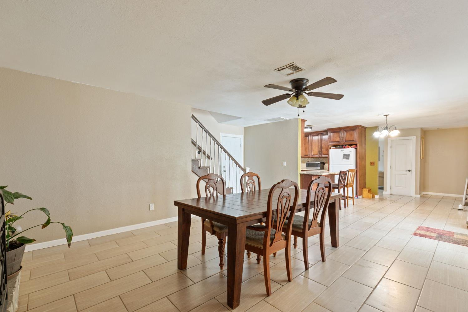 2704 Willow Dr, Madera, CA 93637