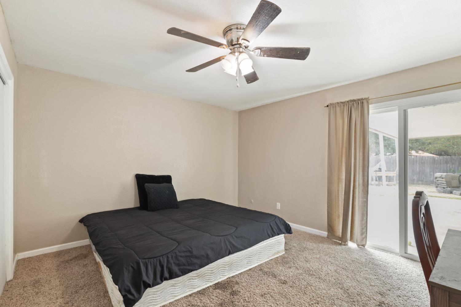 2704 Willow Dr, Madera, CA 93637