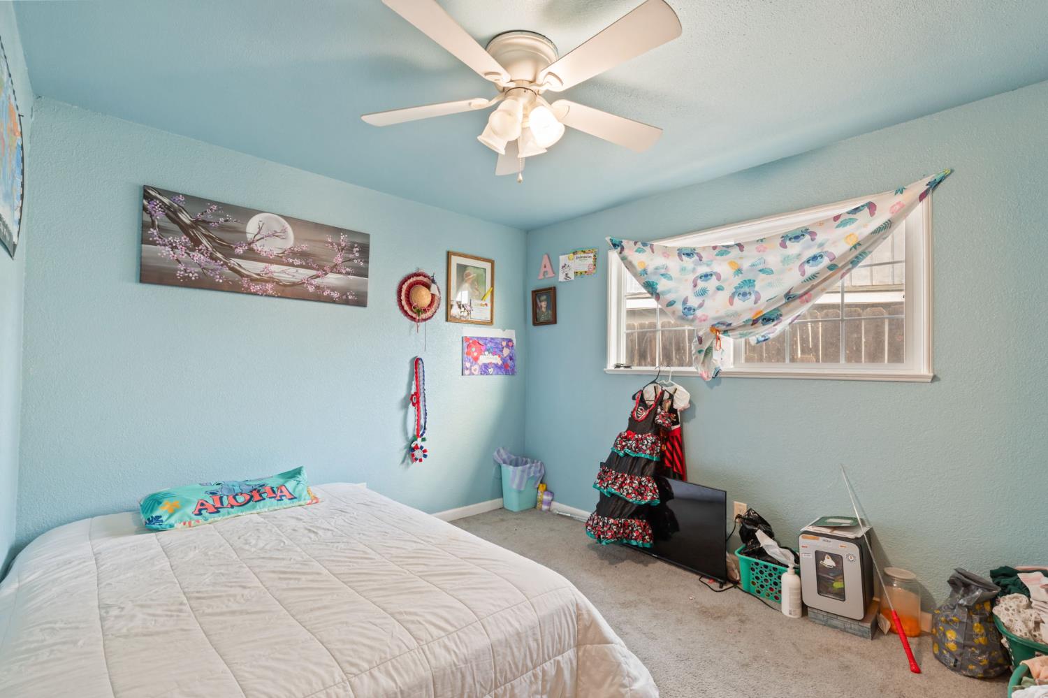 2704 Willow Dr, Madera, CA 93637